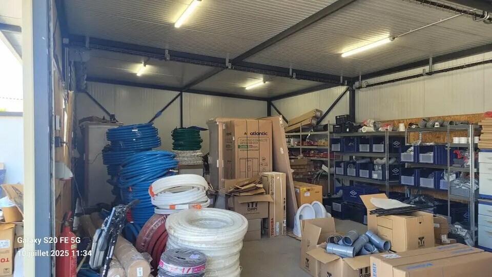 Flex in Petit-Couronne for lease - Interior Photo - Image 3 of 5