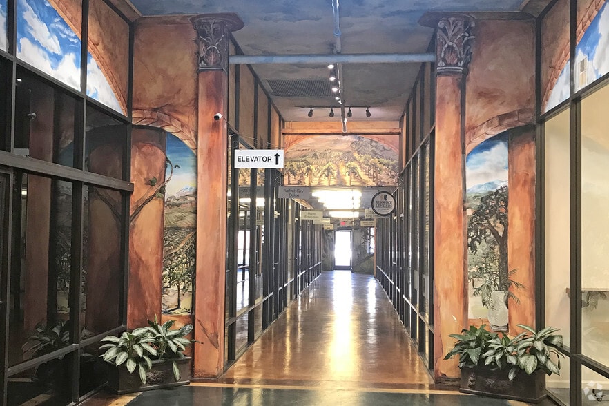 208-210 W Main St, Visalia, CA for lease - Interior Photo - Image 2 of 3