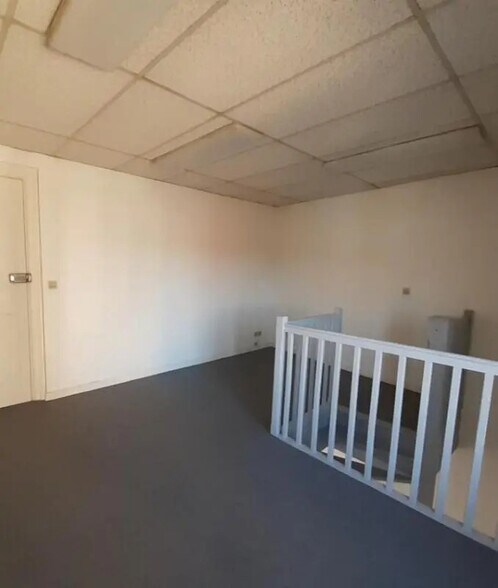 Office in Amiens for lease - Interior Photo - Image 3 of 4