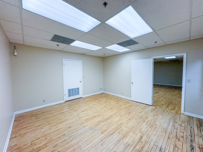 1020 Cedar Ave, St Charles, IL for lease Interior Photo- Image 1 of 5