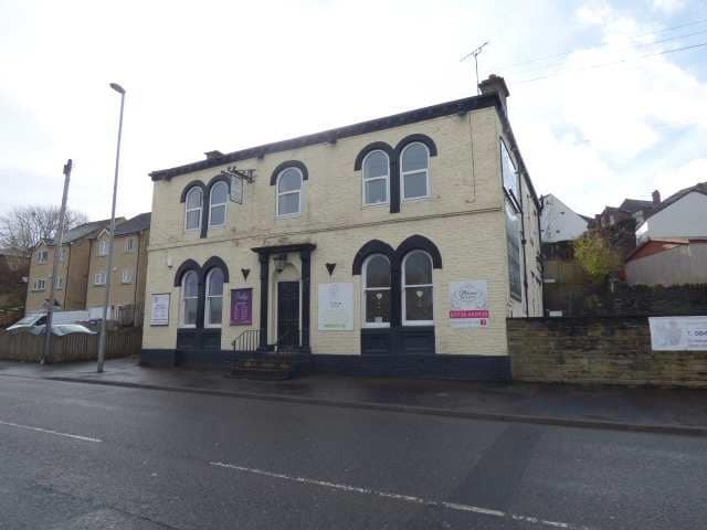 69 Bradford Rd, Cleckheaton for sale Primary Photo- Image 1 of 1