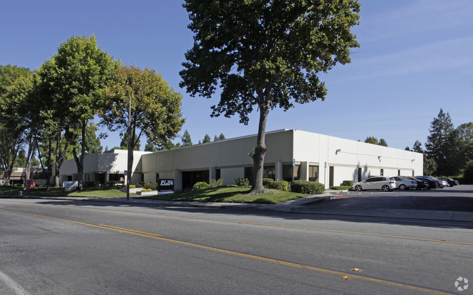 440-456 Oakmead Pky, Sunnyvale, CA for lease - Building Photo - Image 1 of 3