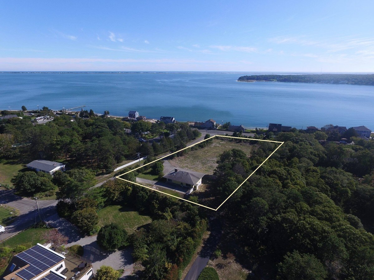 1 Oceanview Rd, Hampton Bays, NY 11946