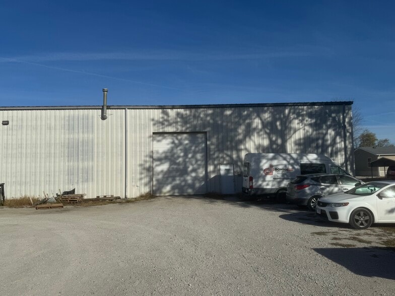 906 Beeler, Litchfield, IL for lease - Building Photo - Image 2 of 4