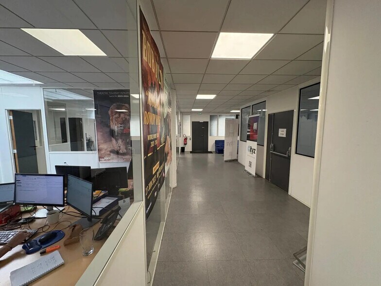 Office in Gémenos for lease - Interior Photo - Image 2 of 21