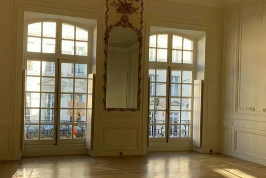 Office in Paris for lease - Interior Photo - Image 1 of 3
