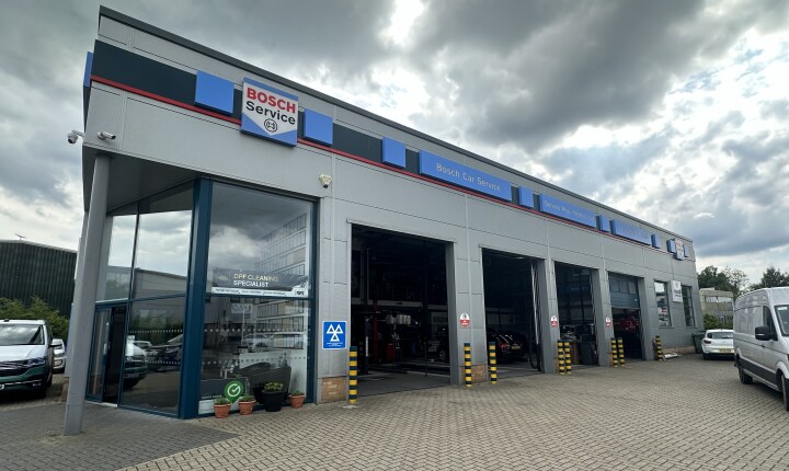 6 Trowers Way, Redhill for sale Primary Photo- Image 1 of 1