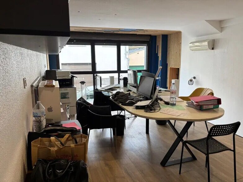 Office in Bordeaux for lease - Interior Photo - Image 2 of 5