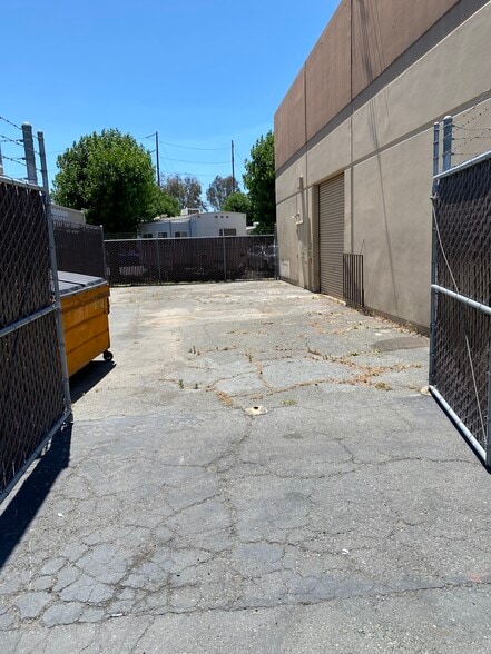 Extra Space Storage Monument Boulevard Concord Ca 2395 Monument Blvd, Concord, CA 94520 - Building A | LoopNet