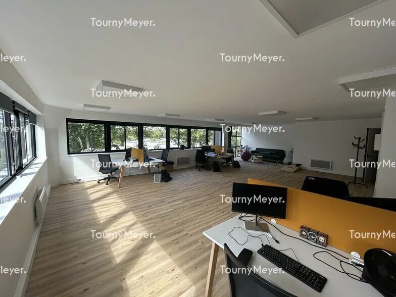 Office in Orvault for lease - Interior Photo - Image 2 of 4