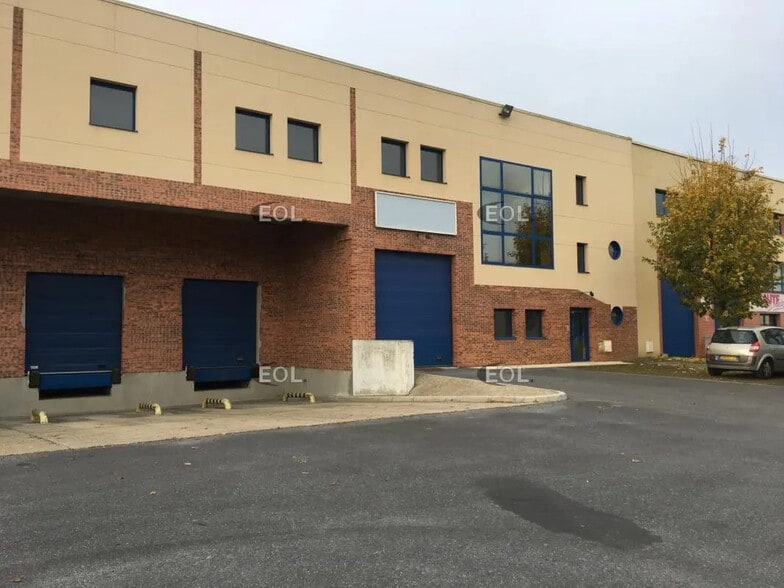 Flex in Moissy-Cramayel for lease - Building Photo - Image 1 of 5