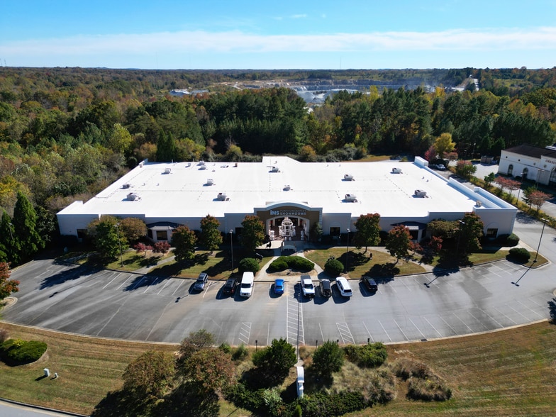 4250 Furniture Dr, Jamestown, NC for sale - Building Photo - Image 1 of 9