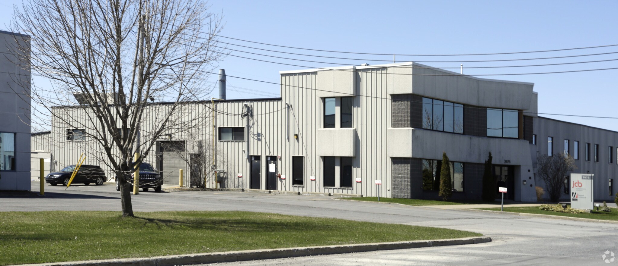 3875 Rue Isabelle, Brossard, QC for sale Primary Photo- Image 1 of 1