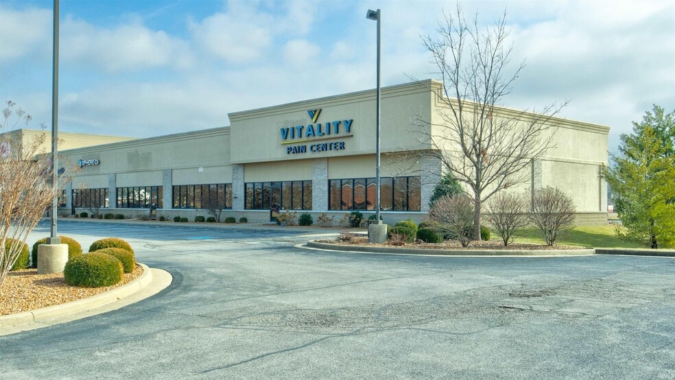 7145 E Virginia St, Evansville, IN for lease - Building Photo - Image 2 of 17