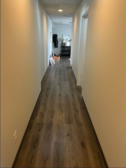 1-27 S Ocean Ave, Patchogue, NY for lease - Interior Photo - Image 2 of 19