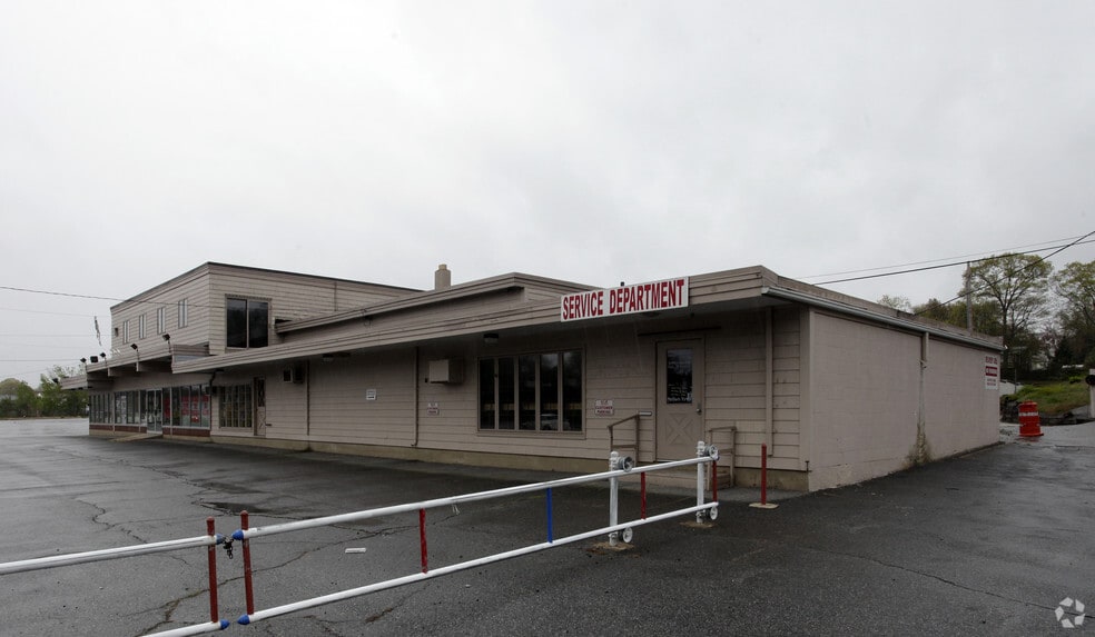 225 Cowesett Ave, West Warwick, RI for lease - Primary Photo - Image 1 of 5