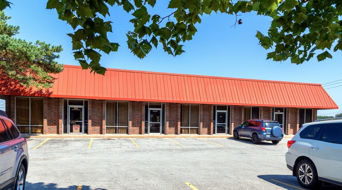 10820 W 64th St, Shawnee, KS 66203