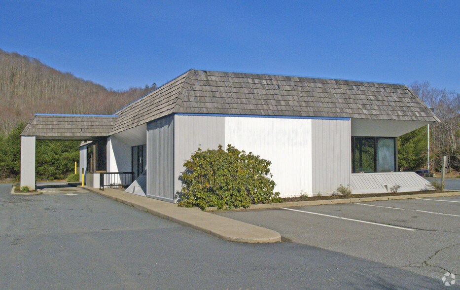 1760 Tynecastle Hwy Banner Elk Nc 28604 Freestanding Property