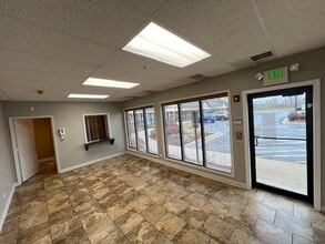 1114 N Main St, Algonquin, IL for lease Interior Photo- Image 1 of 8