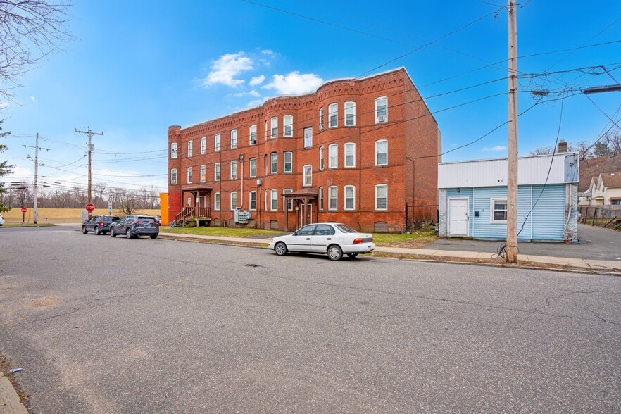 Springdale Apartments portfolio of 3 properties for sale on LoopNet.com - Building Photo - Image 3 of 7