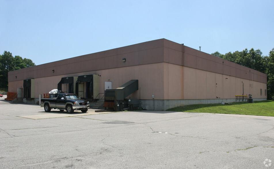 666 Park East Dr, Woonsocket, RI for lease - Building Photo - Image 3 of 4