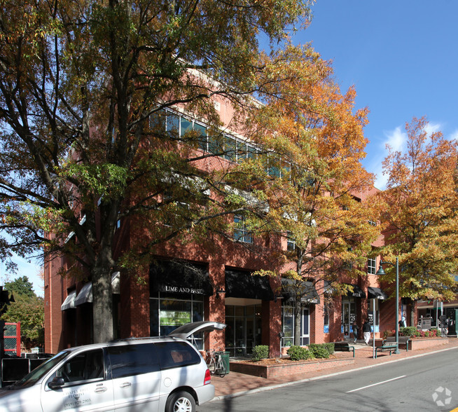 200 W Franklin St, Chapel Hill, NC for lease - Building Photo - Image 3 of 5