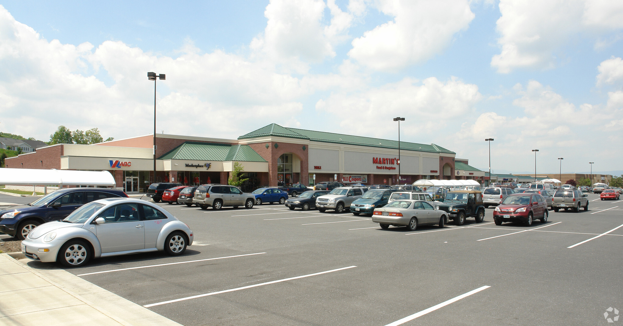 2035 E Market St, Harrisonburg, VA for lease Primary Photo- Image 1 of 10