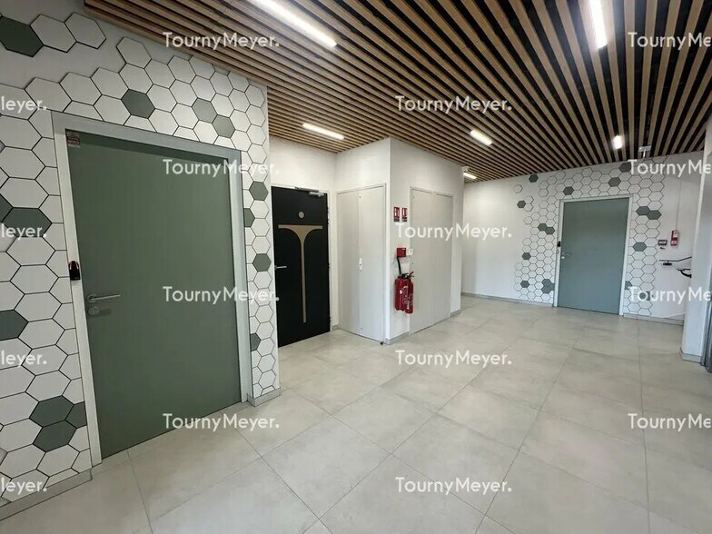 Office in Treillières for lease - Interior Photo - Image 3 of 5