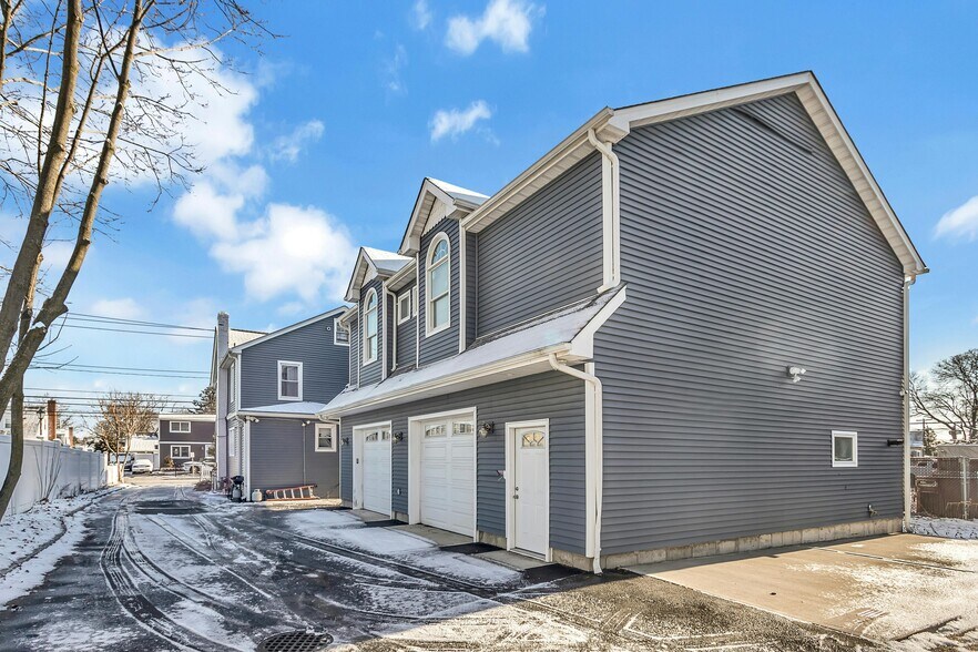 374 E Meadow Ave, East Meadow, NY 11554 Public Administrator Sale 3Fam Home