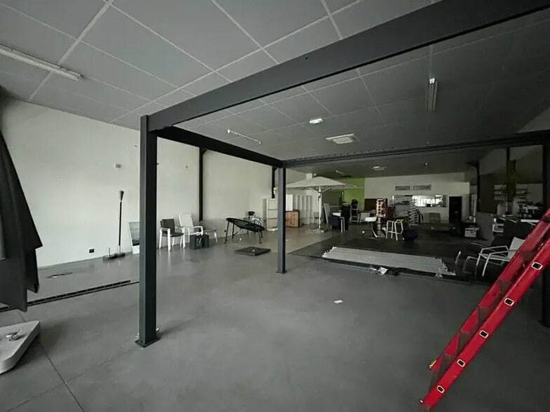 Retail in for sale - Interior Photo - Image 1 of 3