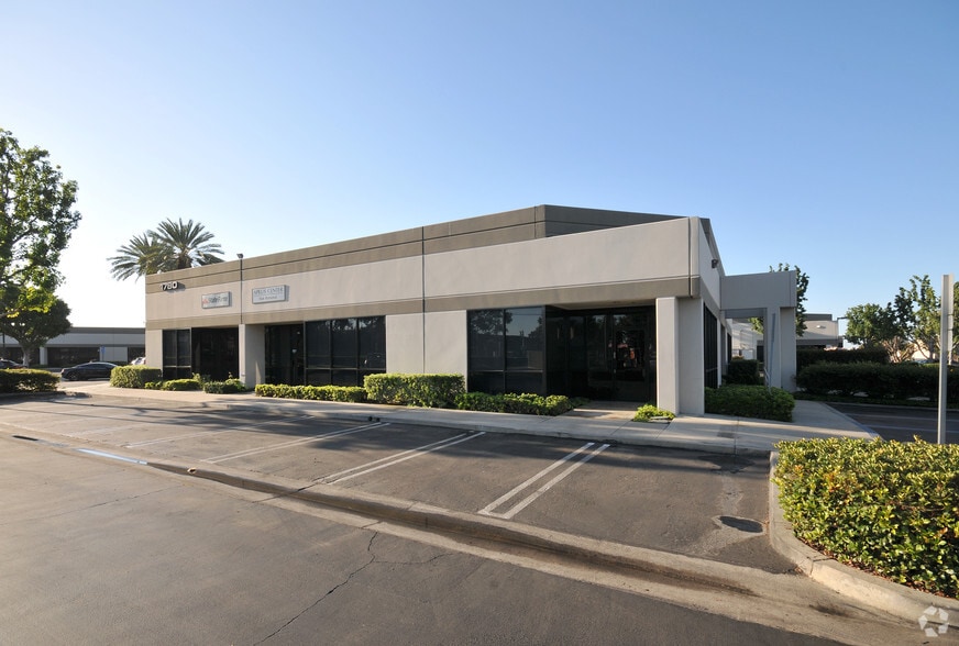 1780 E McFadden Ave, Santa Ana, CA for lease - Primary Photo - Image 1 of 5