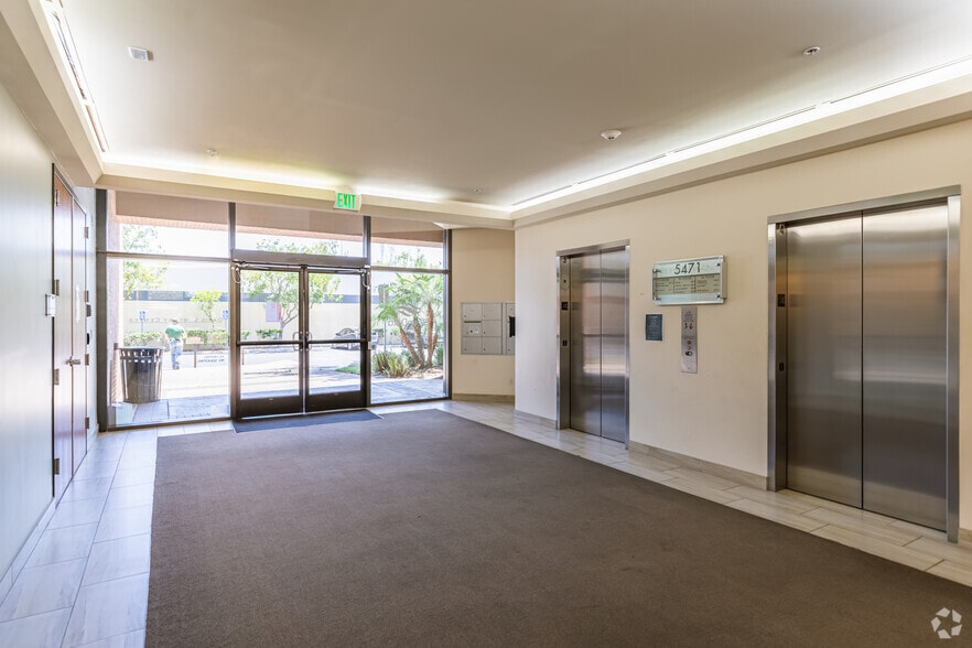 5471 Kearny Villa Rd, San Diego, CA for lease - Lobby - Image 2 of 4