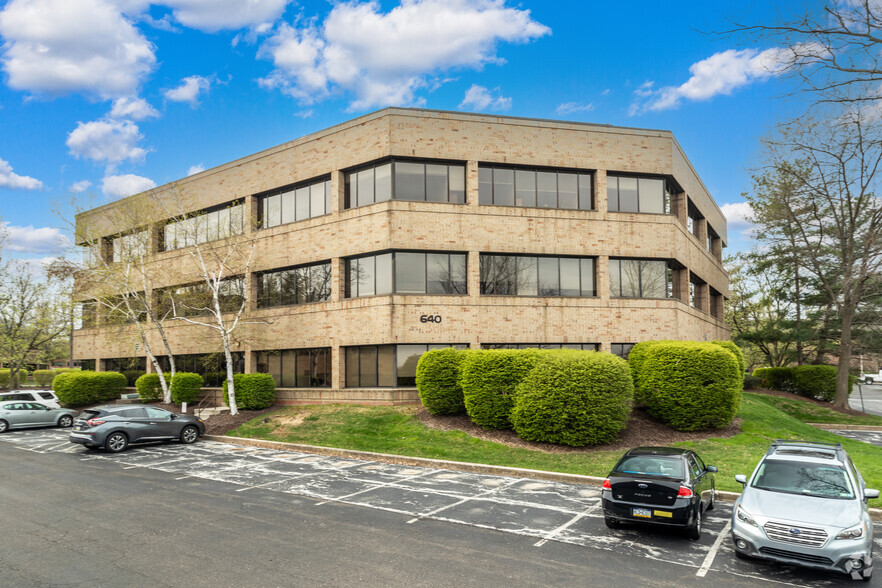 350 Sentry Pky, Blue Bell, PA for lease - Building Photo - Image 2 of 4