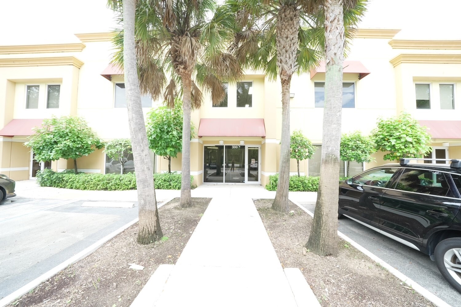 2351 Vista Pky, West Palm Beach, FL for lease Building Photo- Image 1 of 10