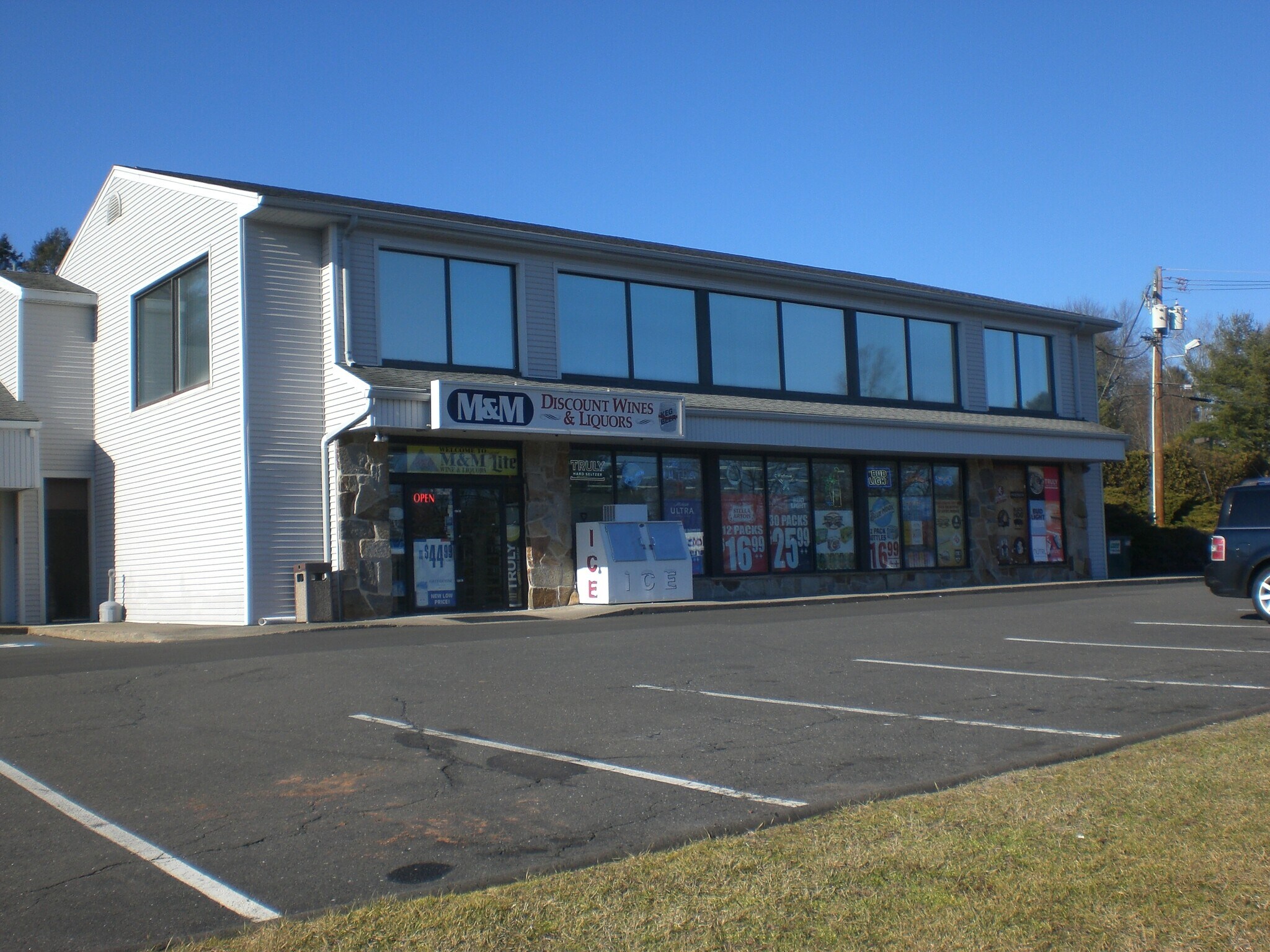 45 Chamberlain Hwy, Berlin, CT 06037 1060 Chamberlain Highway