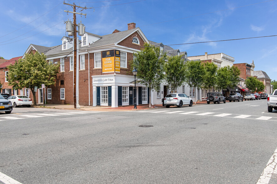 1001 Charles St, Fredericksburg, VA for lease - Primary Photo - Image 1 of 4