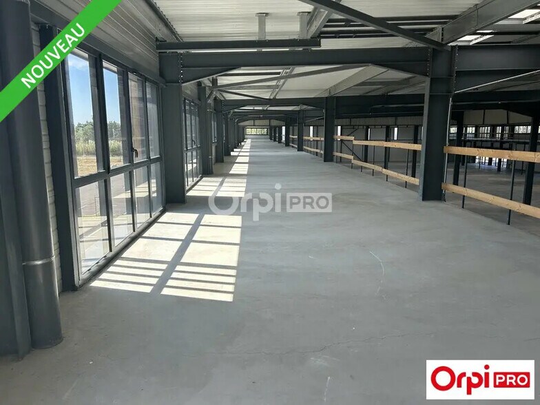 Flex in Pierrelatte for lease - Interior Photo - Image 2 of 3