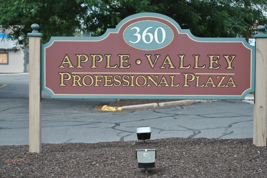 360 N Main St, Southington, CT for sale - Building Photo - Image 1 of 1