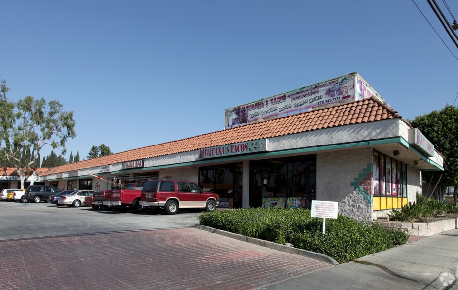 8201 Arlington Ave, Riverside, CA for lease - Building Photo - Image 3 of 6
