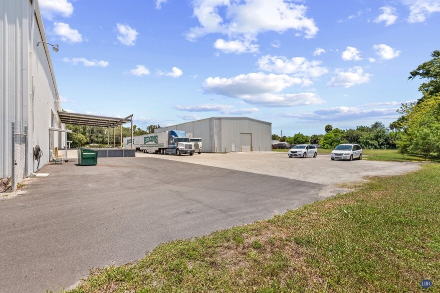 324 Clearlake Rd, Cocoa, FL for lease - Building Photo - Image 3 of 9