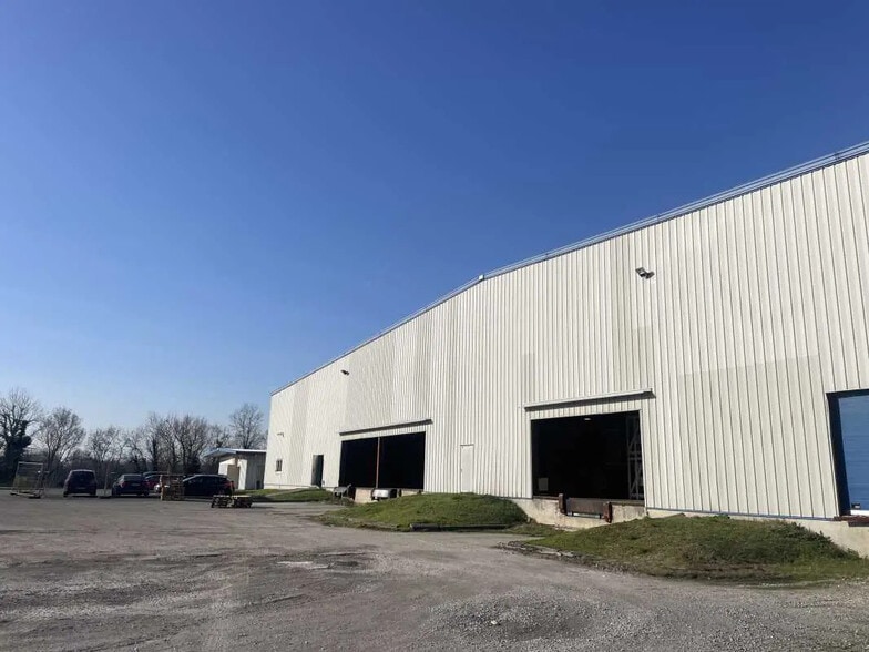 Office in Lormont for lease - Building Photo - Image 1 of 4