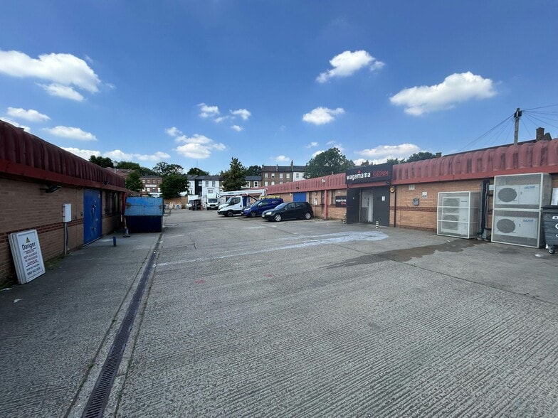 21 Malham Rd, London for lease - Building Photo - Image 3 of 12