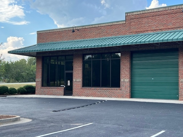 195 Raymond Hill Rd, Newnan, GA for lease Interior Photo- Image 1 of 5