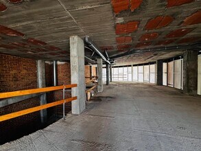 Retail in Vilanova i la Geltrú, Barcelona for lease Interior Photo- Image 2 of 4