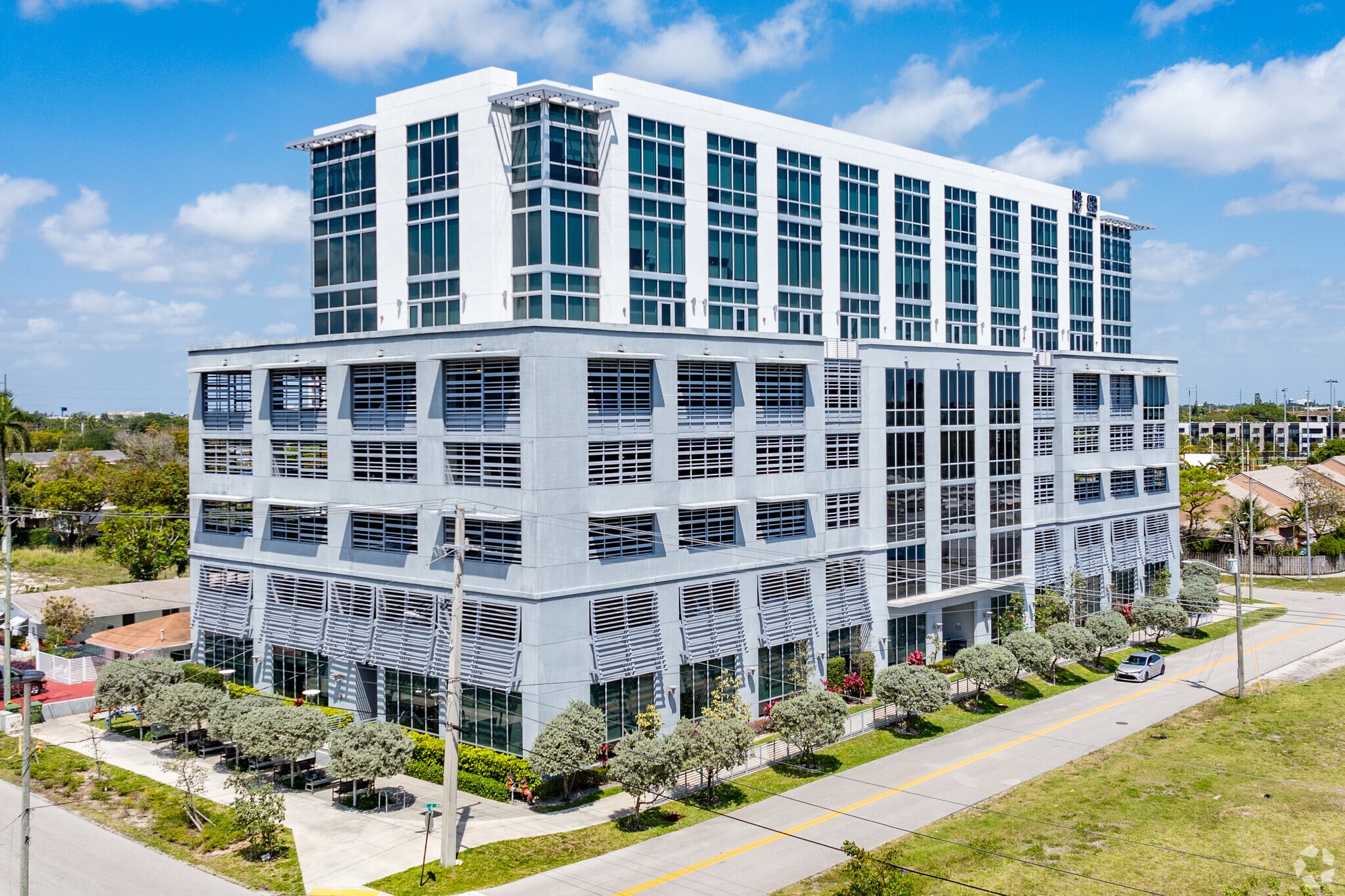 800 SE 4th Ave, Hallandale Beach, FL for lease Primary Photo- Image 1 of 25