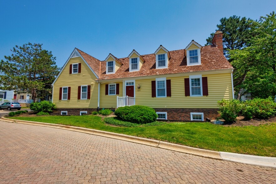 1623 W Colonial Pky, Inverness, IL for sale - Building Photo - Image 3 of 18