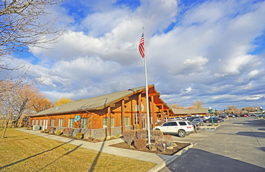 3909 Creekside Loop, Yakima, WA for lease - Building Photo - Image 1 of 12