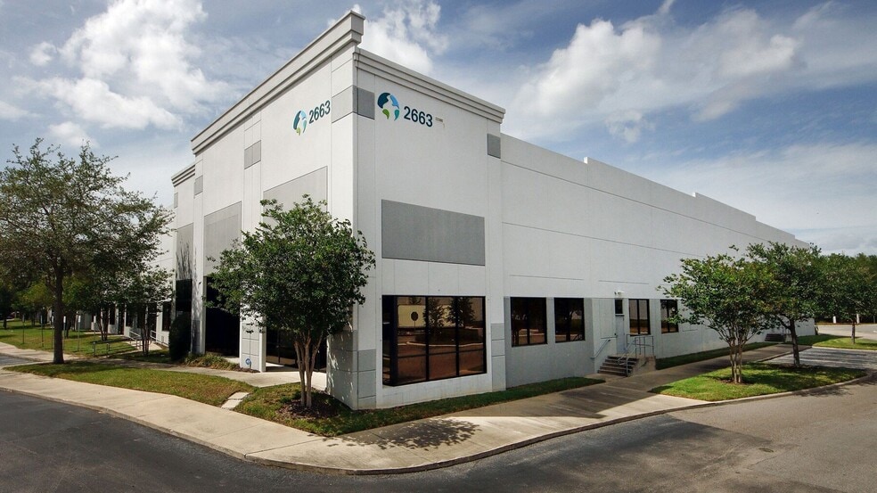 2050 Tradeport Dr, Orlando, FL for lease - Building Photo - Image 2 of 12