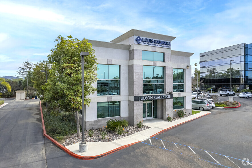 940 Canterbury Pl, Escondido, CA for lease - Building Photo - Image 3 of 5