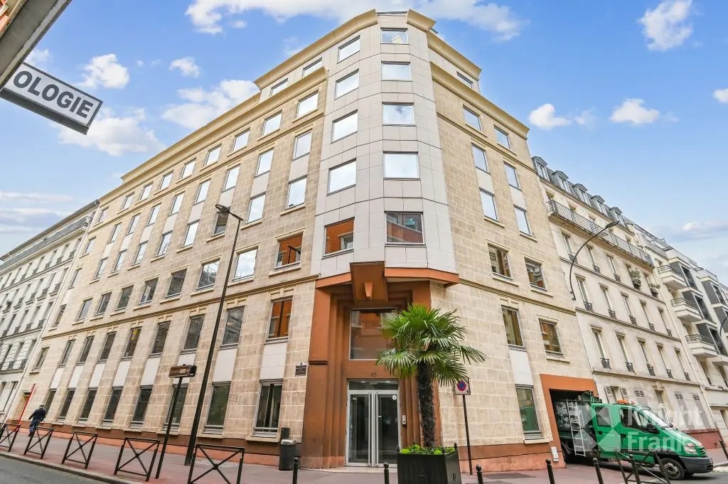 Office in Levallois-Perret for lease Building Photo- Image 1 of 10